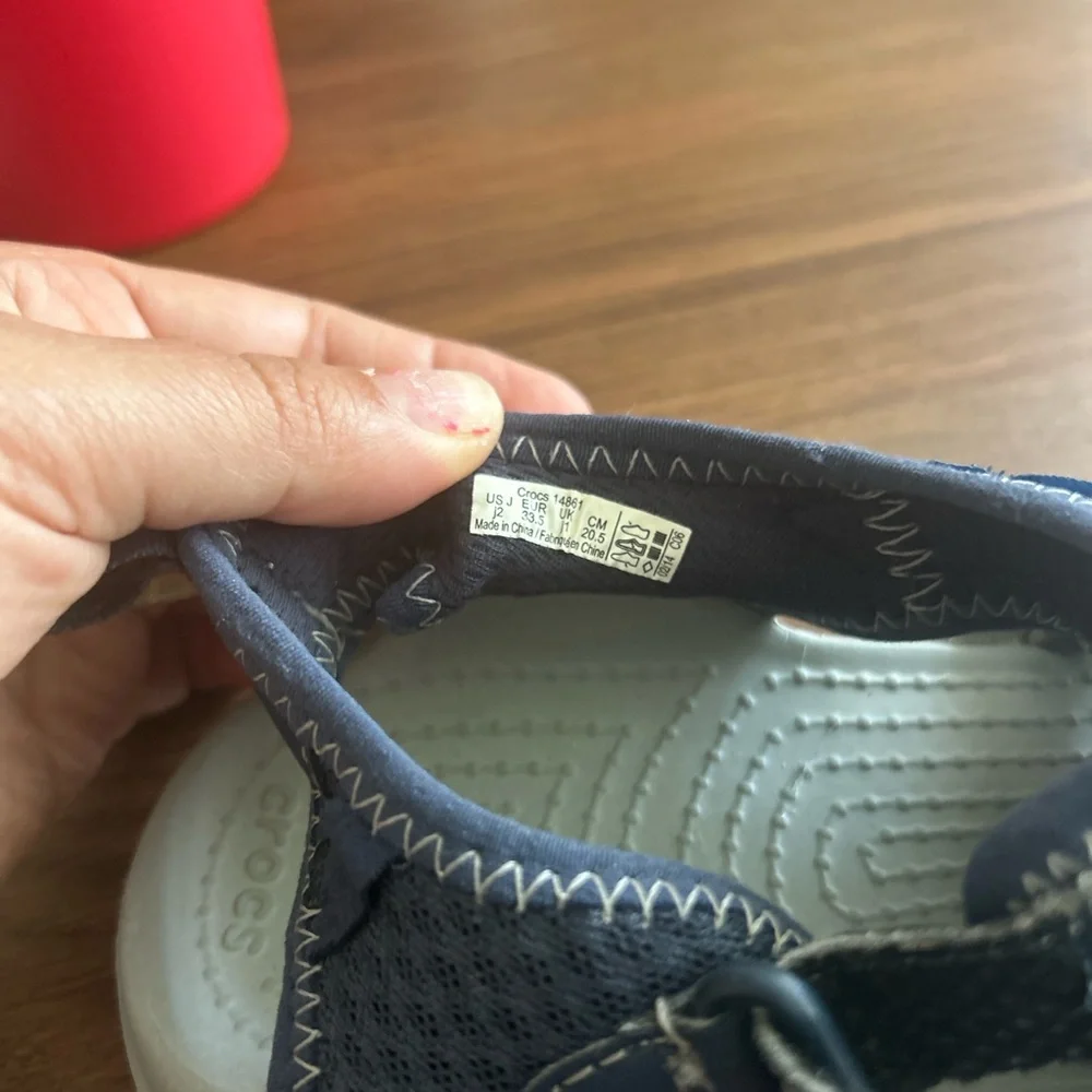 CROCS Kids Dark Blue and Gray Sandals sz 2 strap boy youth